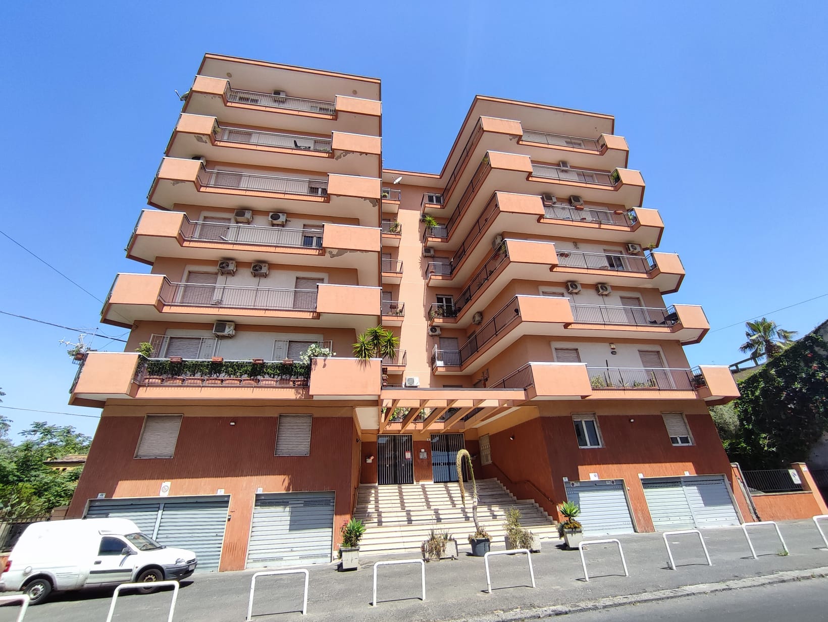 Ampio e luminoso Appartamento Via Del Bosco – Catania